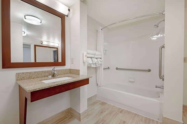 Room 10 of 44