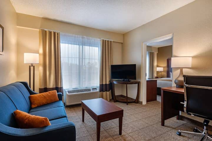 Room 6 of 44